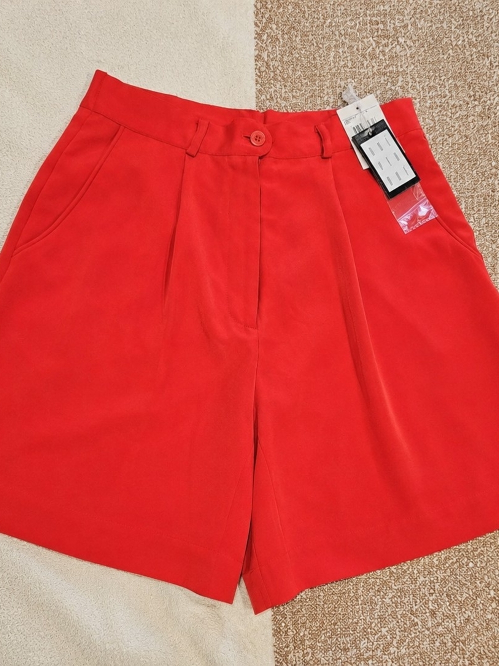 100% Silk High-Waist Pleated Shorts